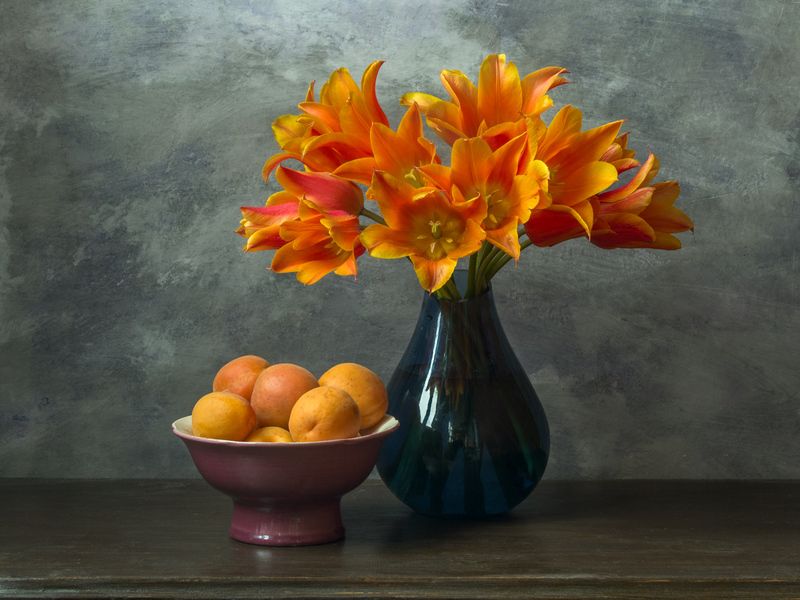 Тюльпаны и абрикосы.photo preview