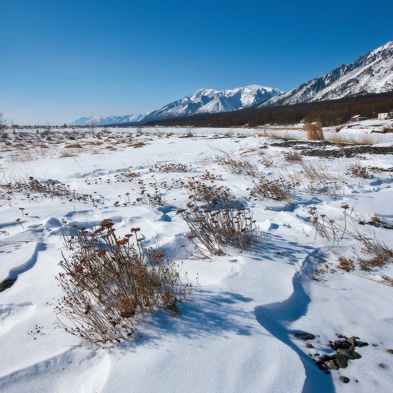 Байкал, Заворотная, зима, снег, горы, посёлок. Дневные пейзажи бухты Заворотной.photo preview