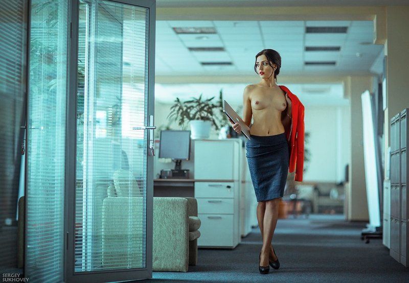 Бизнес, Бизнесвумен, Деловой стиль одежды, Обнаженная в офисе, Офис, Офис менеджер, Секретарша Офисная романтикаphoto preview