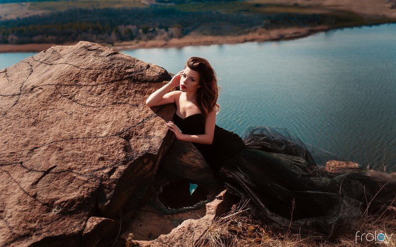 fotofrol, portrait, stones, woman, black, glamour, water, beauty Юлияphoto preview