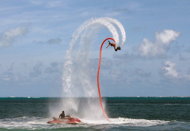море, водомет, девушка, струи, полет, мексика, карибы, канкун Полеты в мореphoto preview