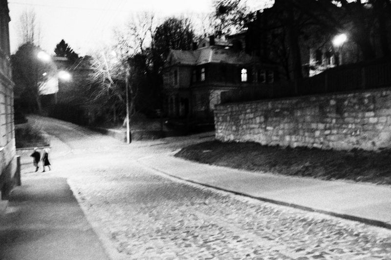 ночной город, двое, пара, стрит, львов, атмосфера, жанр, настроение, перекресток, бесы, город, ночь, силуэт, улица, фонарь, брущатка ***photo preview