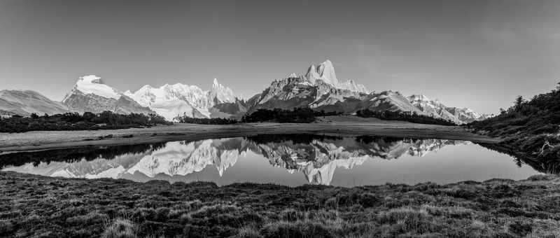 Рассвет на горном озере фото превью