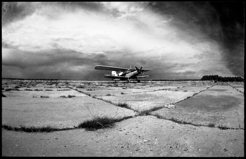 Старый Ан-2 на аэродромеphoto preview