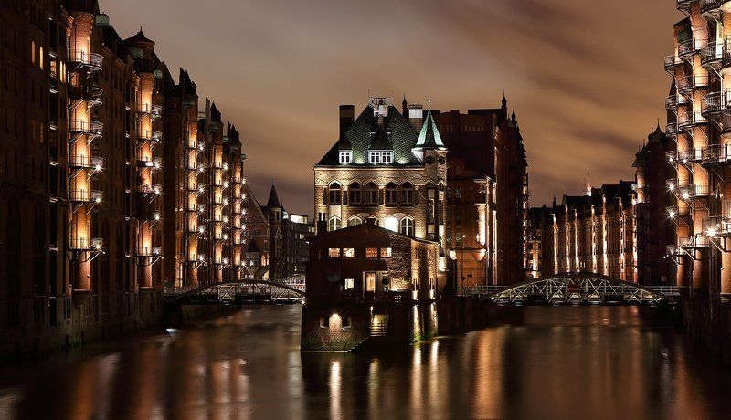 в ночном Гамбургеphoto preview