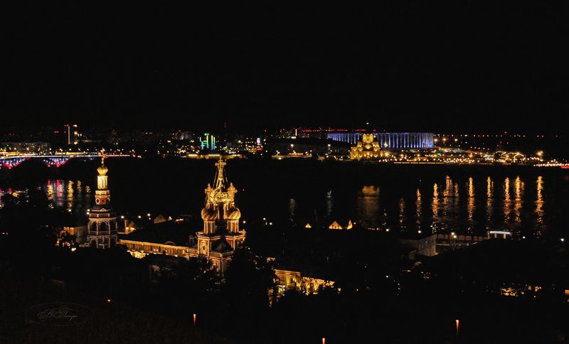 церкви колокольни огни Ночные огниphoto preview