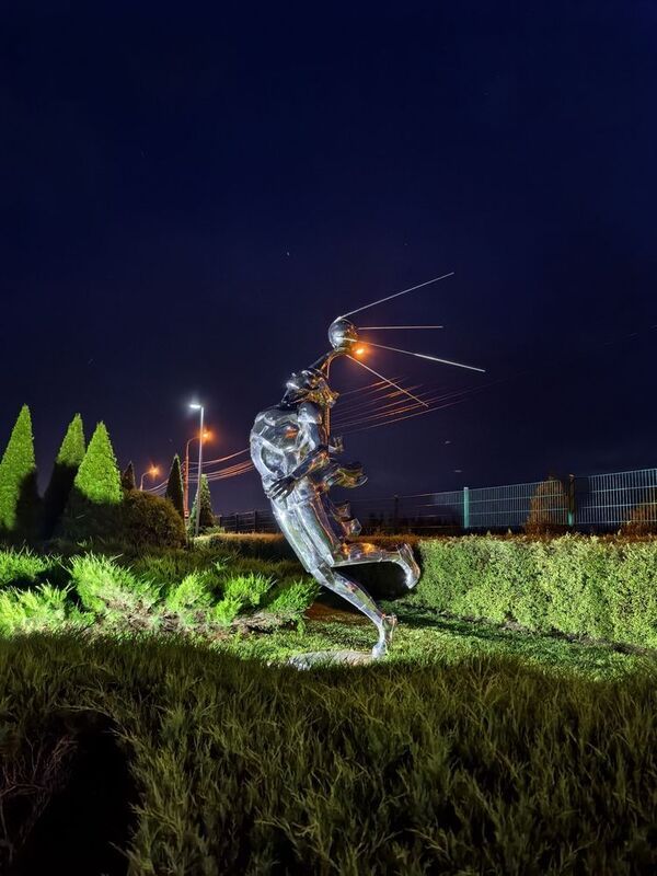 Инсталляция «Космос - наше все!»photo preview