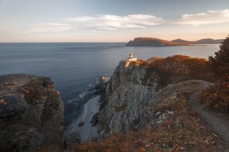 Маяк, Балюзек, Приморье, Приморский край Вид на маяк Балюзек и одноименный мыс на закате.photo preview
