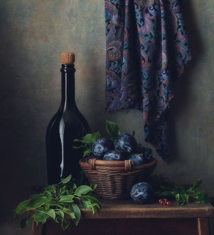 натюрморт,сливы,бутылка,корзина,лето сливовый...photo preview