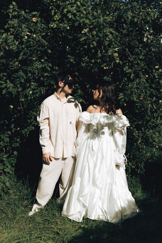 Под деревомphoto preview