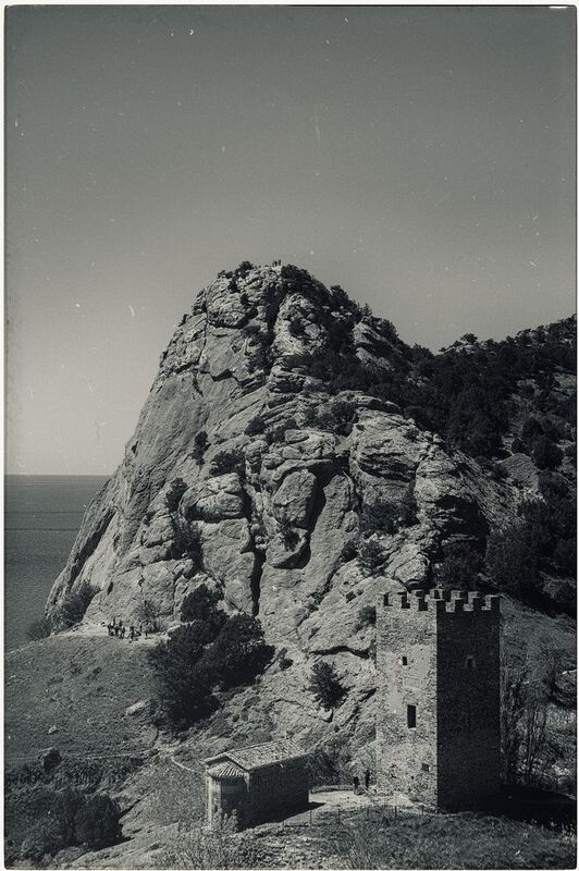 пейзаж, архитектура, история, наследие, культура, черное-белое, монохром, крепость, фортификационные сооружения, генуэзская крепость, история, крымская история, винтажная оптика, юпитер-3, судак, крым, россия Летний день в Генуэзской крепости.photo preview