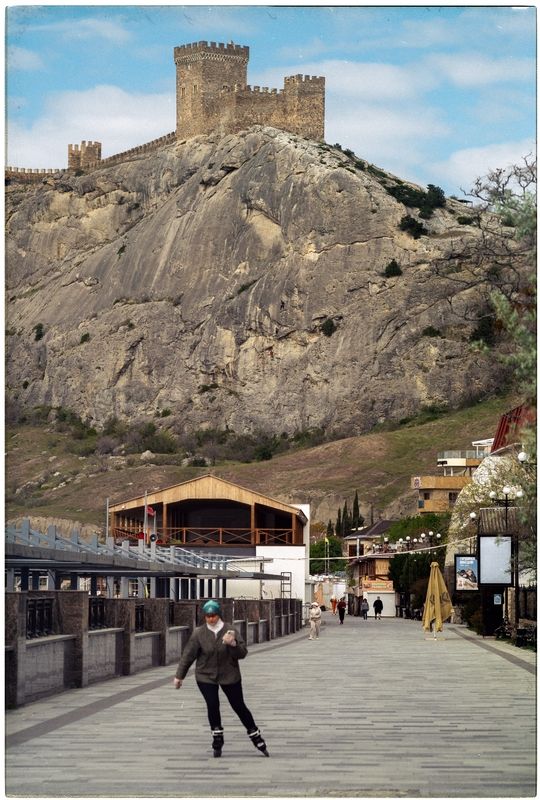 пейзаж, архитектура, история, наследие, культура, черное-белое, монохром, крепость, фортификационные сооружения, генуэзская крепость, история, крымская история, винтажная оптика, юпитер-3, судак, крым, россия Летний день в Генуэзской крепости.photo preview