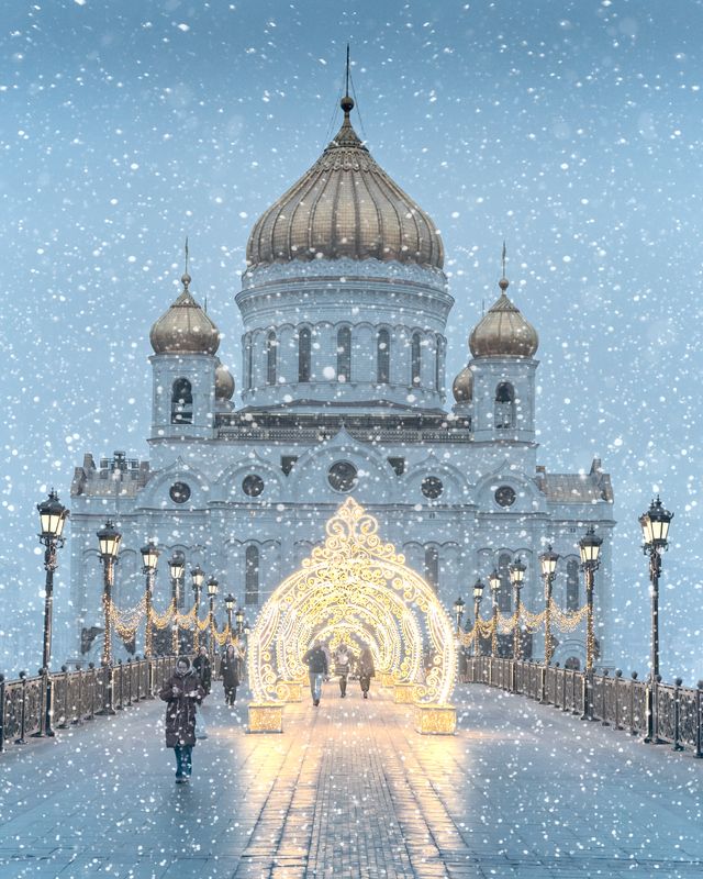 зима, снег, город, снегопад, золотой, купол, храм, церковь, архитектура, гирлянды, winter, city, snowfall, golden, dome, cathedral, christthesavior, church, architecture, snow, snowy, weather The snowstorm startedphoto preview