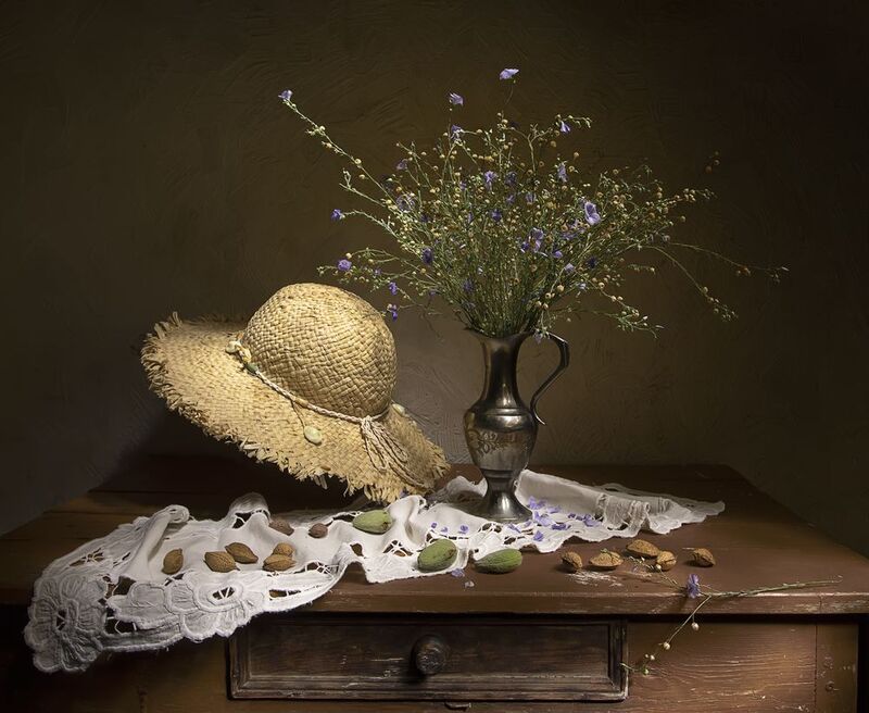 натюрморт, ыветы, миндаль, шляпа Ах, лето...photo preview