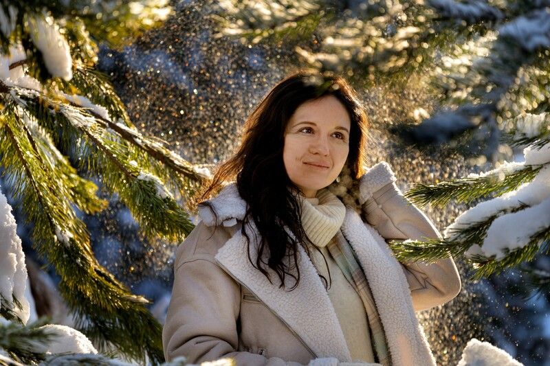 Женщина, зима, портрет, солнечный день, переливы снежинок Снег на солнцеphoto preview