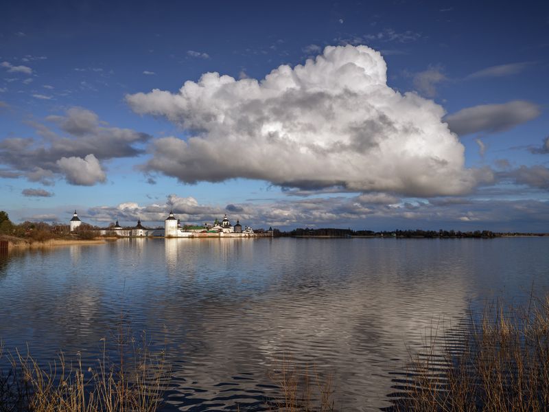 кирилло-белозерский монастырь, кириллов, сиверское озеро, вологодская область Весенняя лазурь фото превью