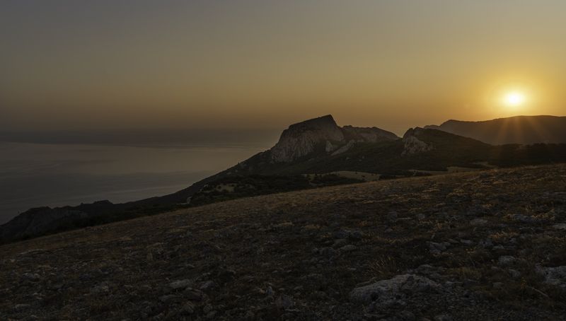 Россия, Крым, Севастополь, Байдарские ворота, гора Челеби-Ярун-Бели, закат Крымский закат фото превью