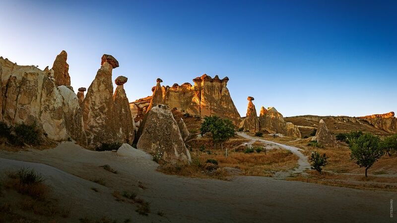 Сказочные дымоходы, волшебные дымоходы, Peri Bacaları, Каппадокия, Турция, рассвет, утро, природа, туризм, путешествие, панорама, широкий угол, достопримечательность,  Сказочные дымоходы (волшебные дымоходы) или Peri Bacaları. Каппадокия. Турцияphoto preview