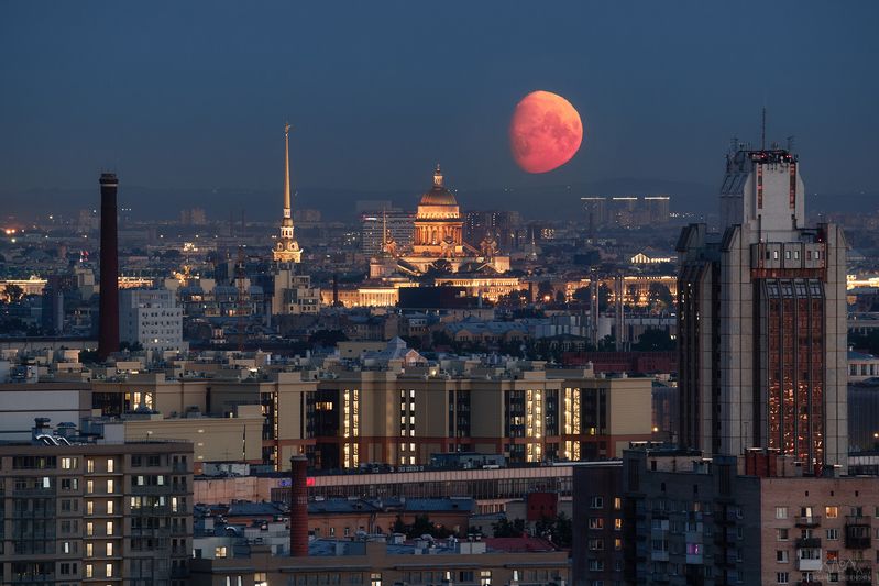санкт-петербург, исаакиевский собор, петропавловская крепость, луна Город тысяч окон и Лунаphoto preview