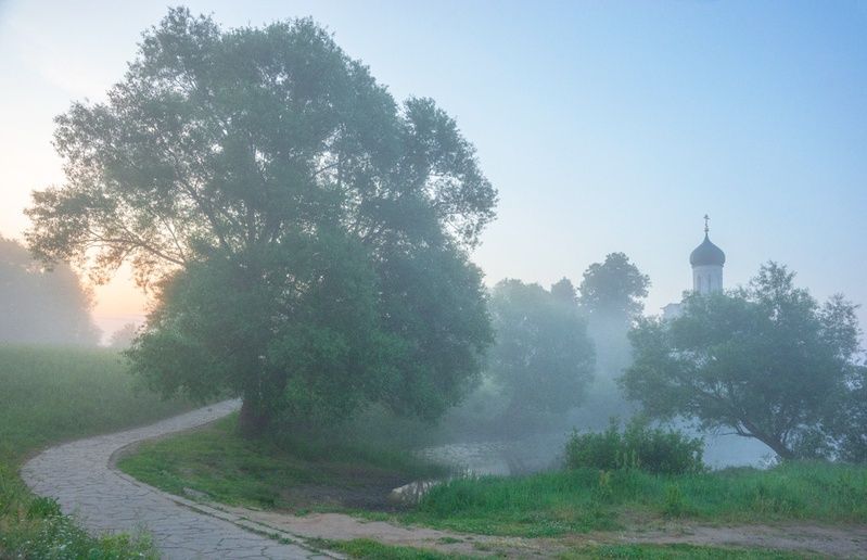 Дорога к храмуphoto preview