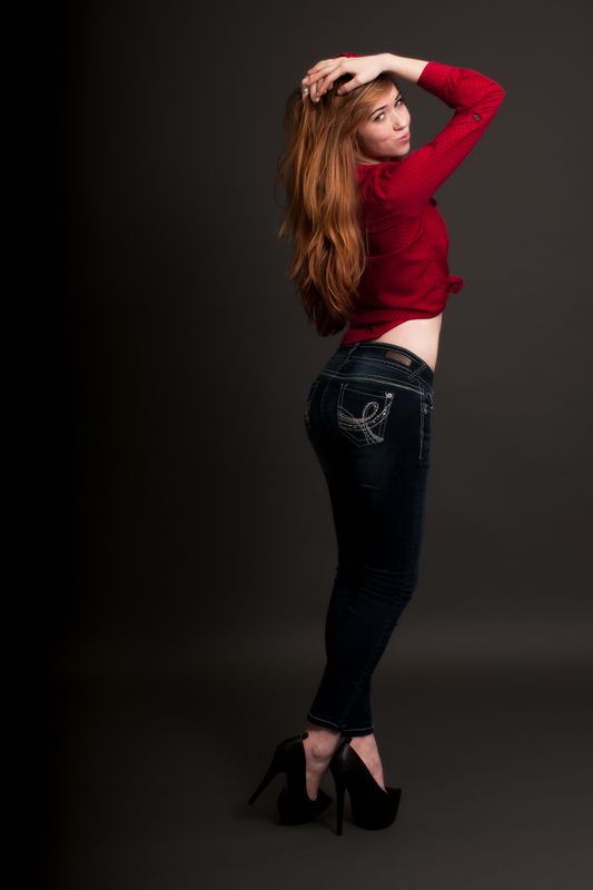 girl, cute, model, studio, jeans Emily фото превью