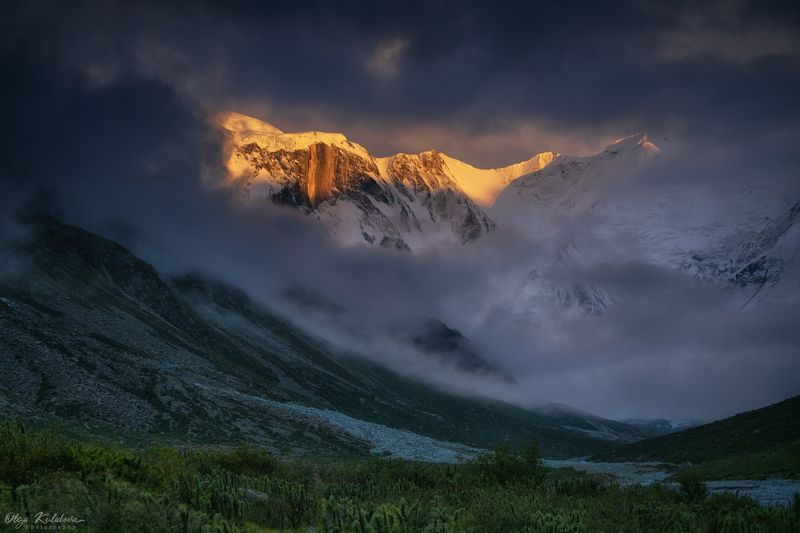 горы баянкол мраморная стена вечер закат Мраморная Стенаphoto preview