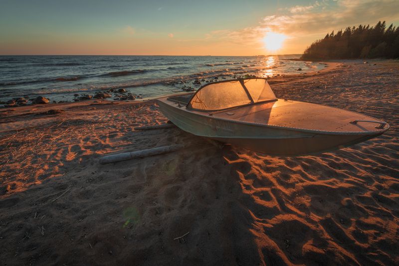 Карелия, Ладожское озеро, лодка, лес, осень Карелияphoto preview