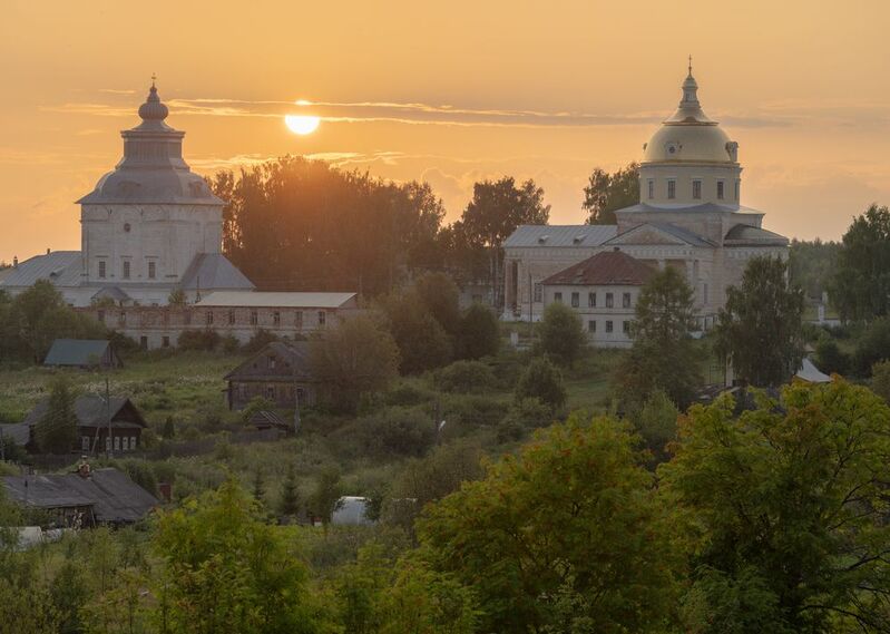Солнце заката в селе Великорецкоеphoto preview