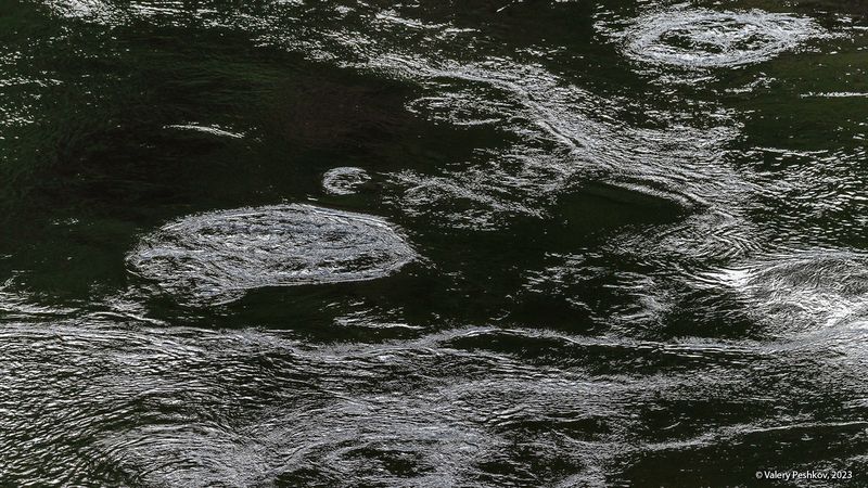 плато путорана, река курейка, вода, течение, поверхность воды, блики, владимир коваль Загадочные воды Курейкиphoto preview