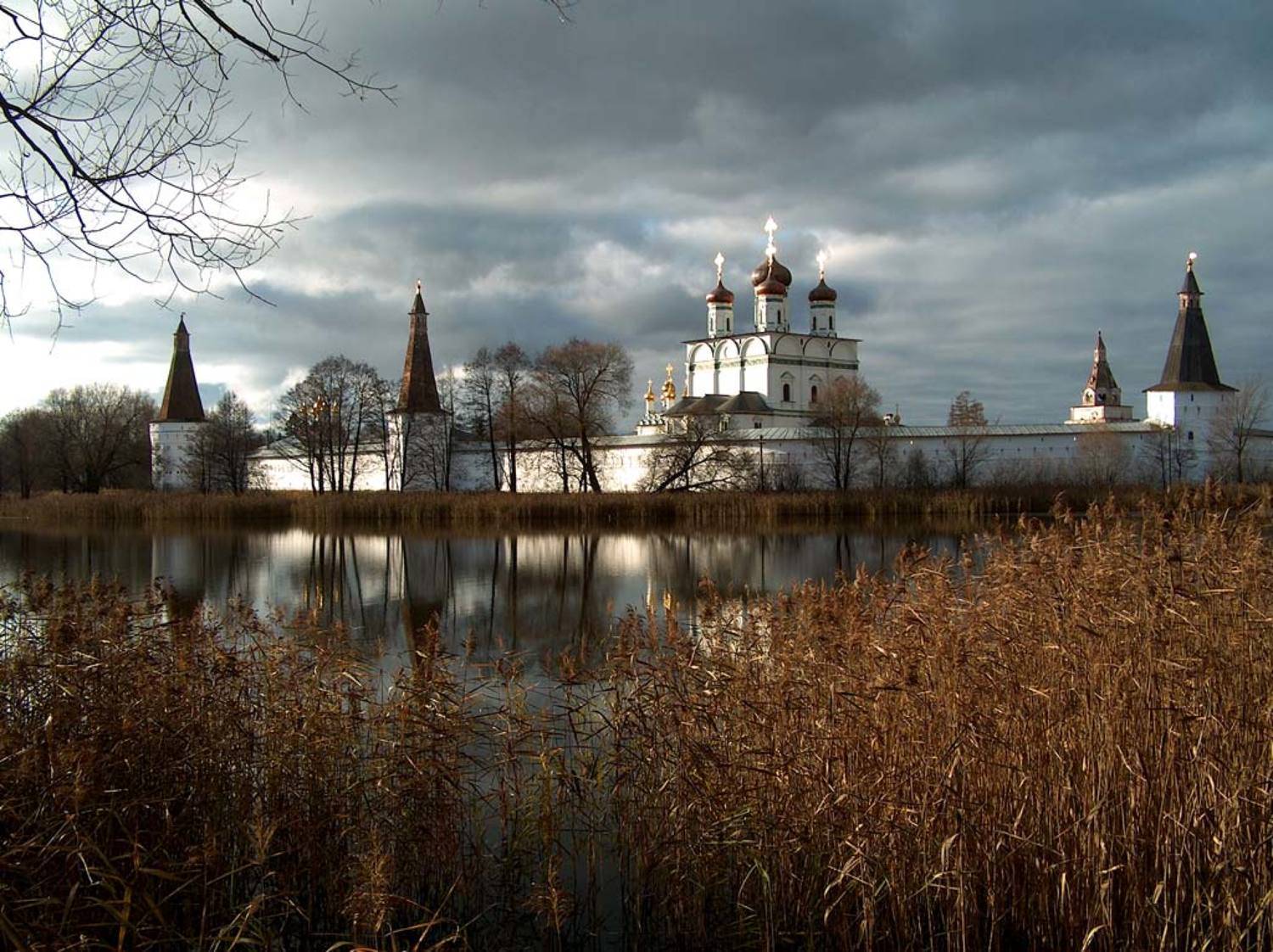 пейзаж, иосифо волоцкий монаятырь, московская область, тучи, лед, вода, камыш, Юрий Соколков