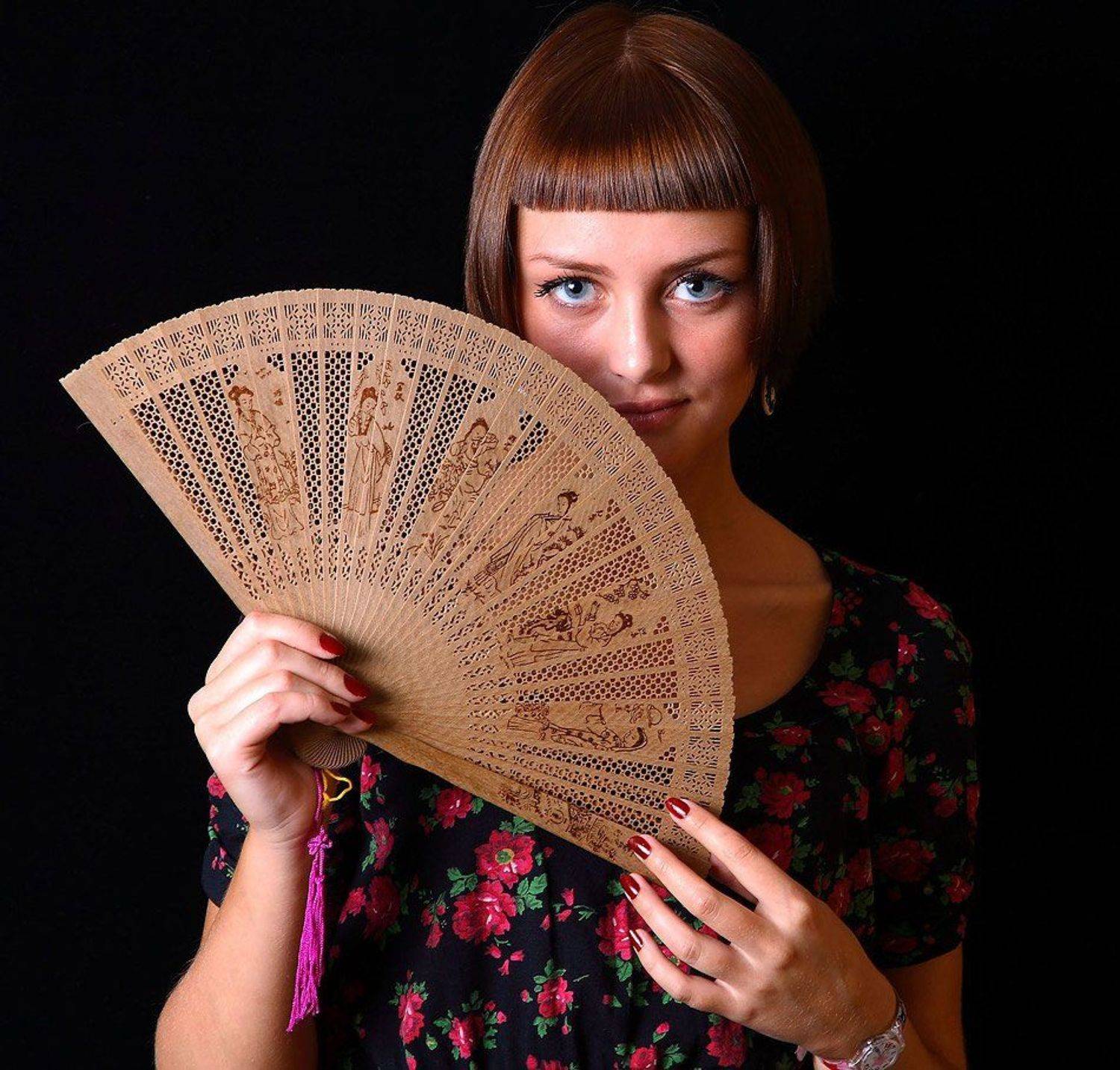 Простая девушка с веером. Автор: Евгений Константинов , Евгений Константинов