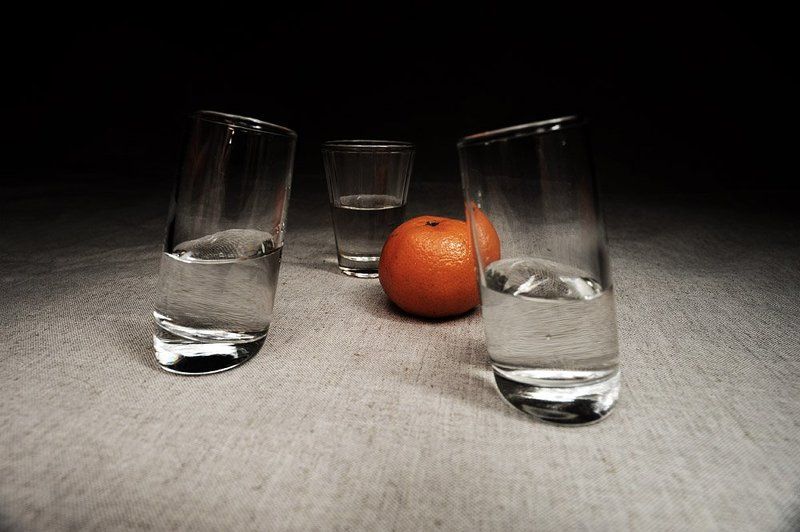 водка, закуска, мандарин А Рыжим закусим...photo preview