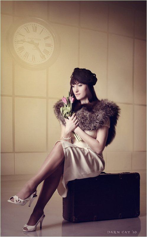 девушка, ретро, вокзал, прощальные, цветы Прощальные цветы..photo preview