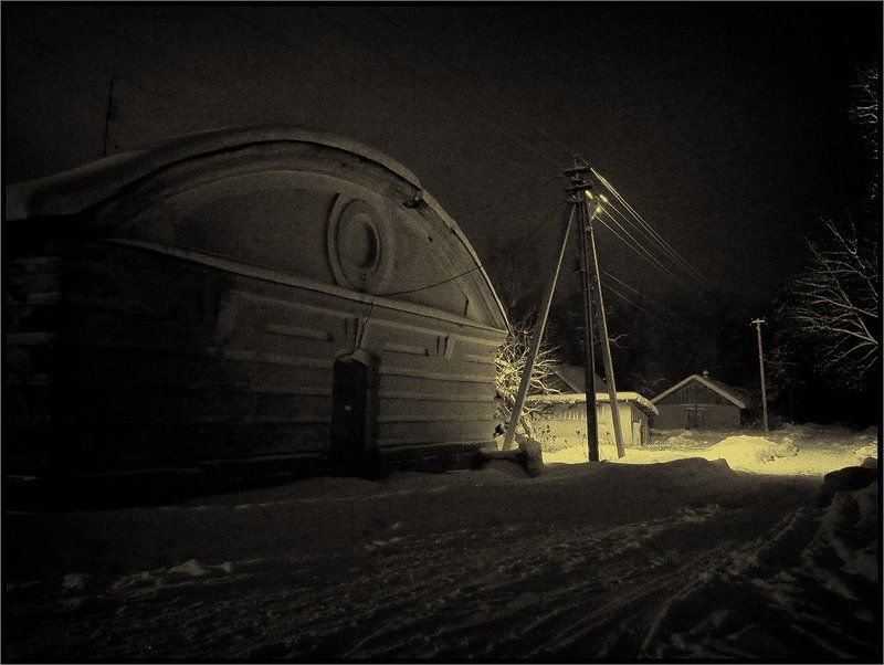 Темной улочкой...photo preview