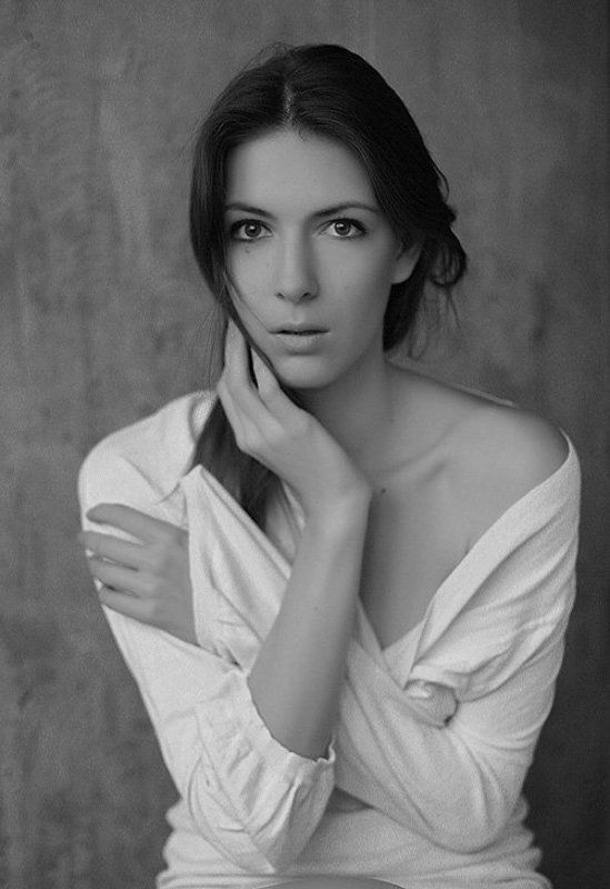 нам осталось: стоять и молчать...photo preview