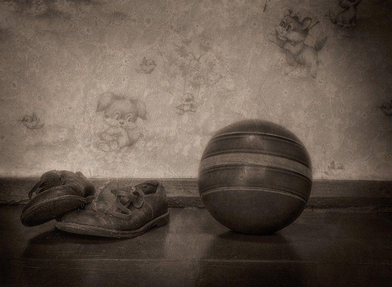 туфельки, мячик Ускакало детство звонким мячикомphoto preview