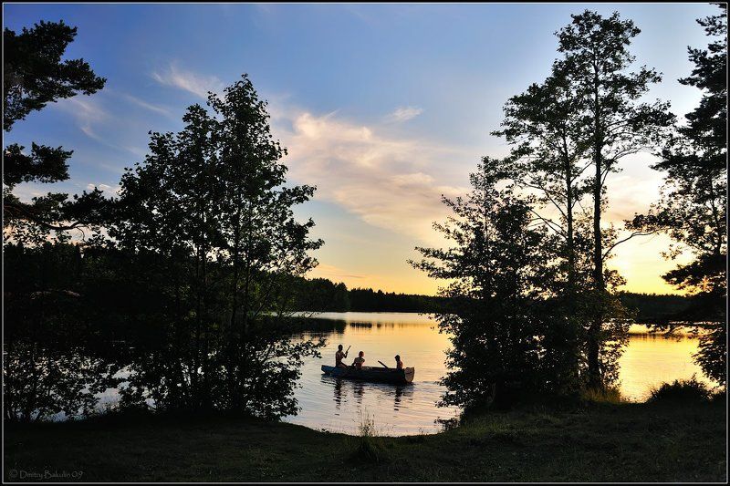 карелия, россия, озеро, трое в лодкеphoto preview