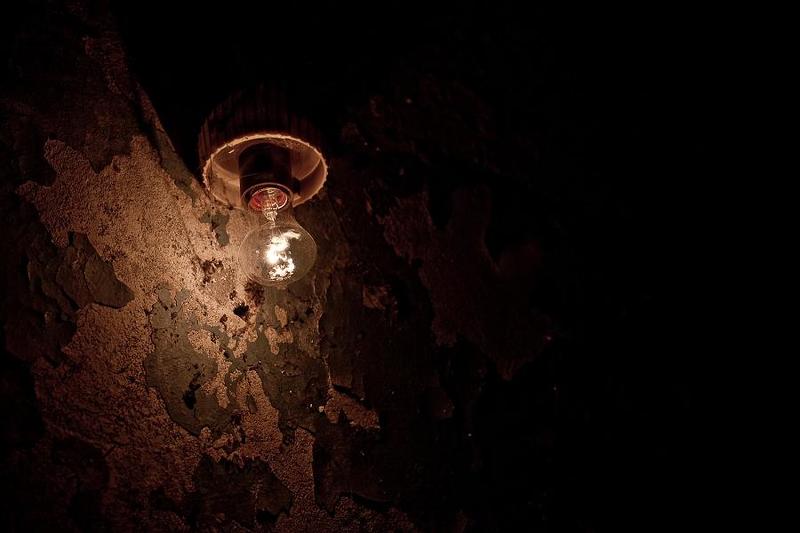 светило из подъездаphoto preview