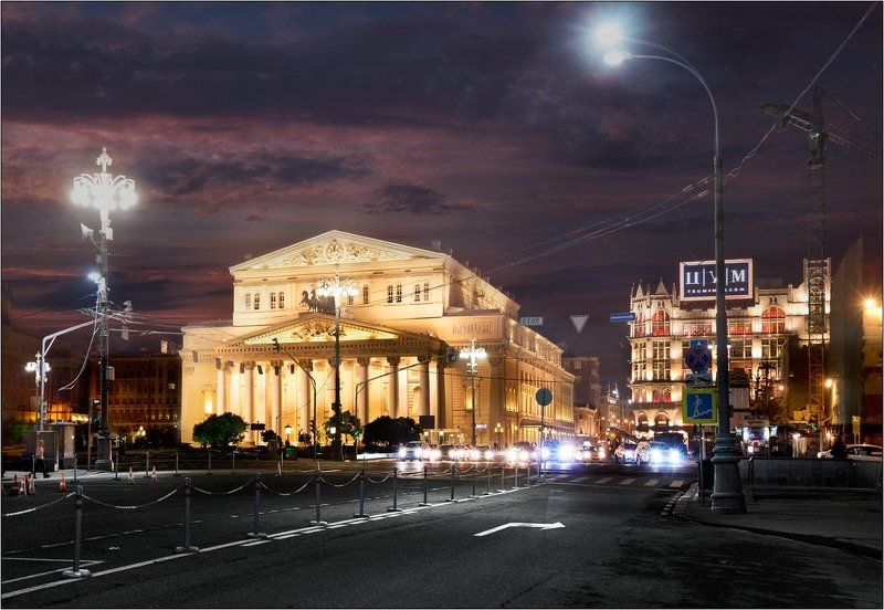 На Театральной площадиphoto preview