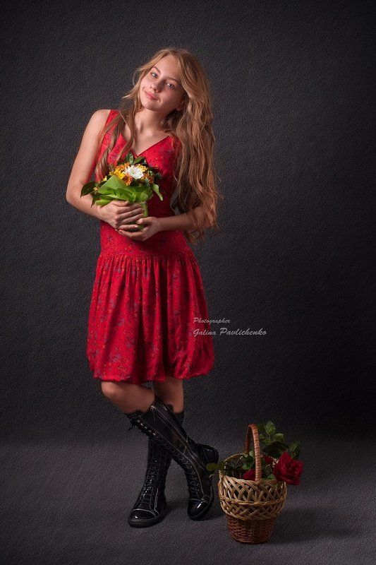 блондинка, букет, глпмур, девочка, корзина, розы, романтика, улыбка, цветы, экибана Романтичная цветочницаphoto preview