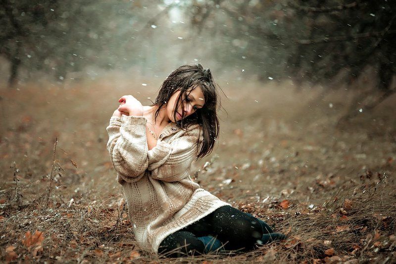 Ветер, Девушка, Деревья, Осень, Снег, Холод, Яблоки, Яблоневый сад, Яблони яблоневый сад...photo preview