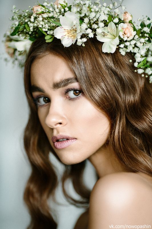 венок, цветы, портрет, взгляд Олесяphoto preview