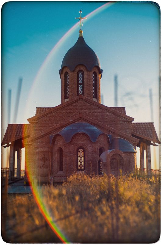 архитектура, церковь, храм, вечер, лето, свет, закат, блик, сияние, духовное, атмосферное, женский монастырь, величие, сила, православие, винтажная оптика, мануальное, юпитер-3, керчь, крым, россия Дуга Божественного света.photo preview