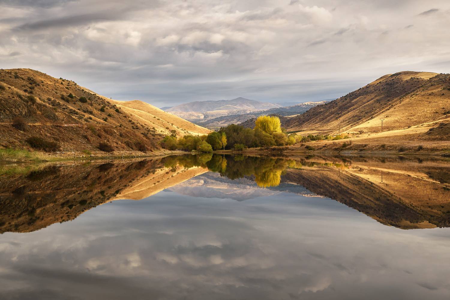 Отражение циклона. Автор: Zakharov Armen кавказ, горы, армения, armenia, осень в горах, горы осенью, горное озеро, озеро, водохранилище, отражение, отражение в воде, Zakharov Armen