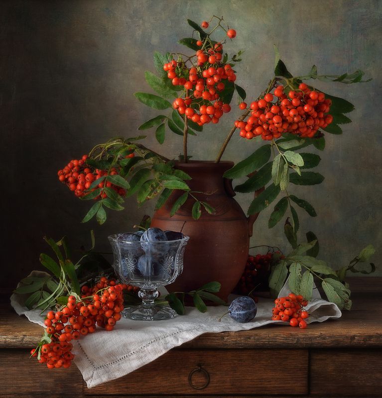 натюрморт,калина,ягоды,сливы,кувшин рябиновый...photo preview
