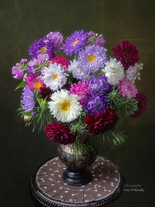 натюрморт, цветы, аранжировка цветов, букеты, астры, георгины Букет в честь окончания летаphoto preview