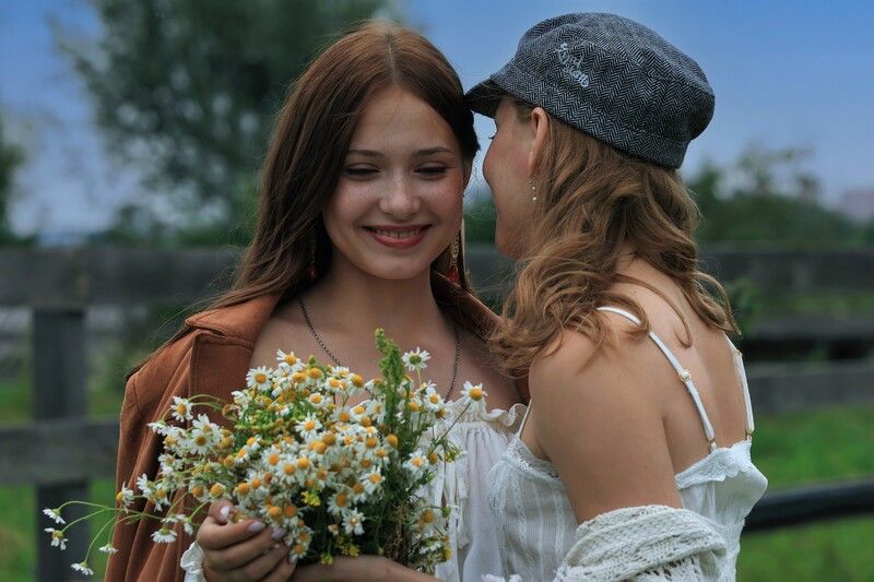 девушки, лето, ромашки, утро, улыбка, радость, молодость Шутка фото превью