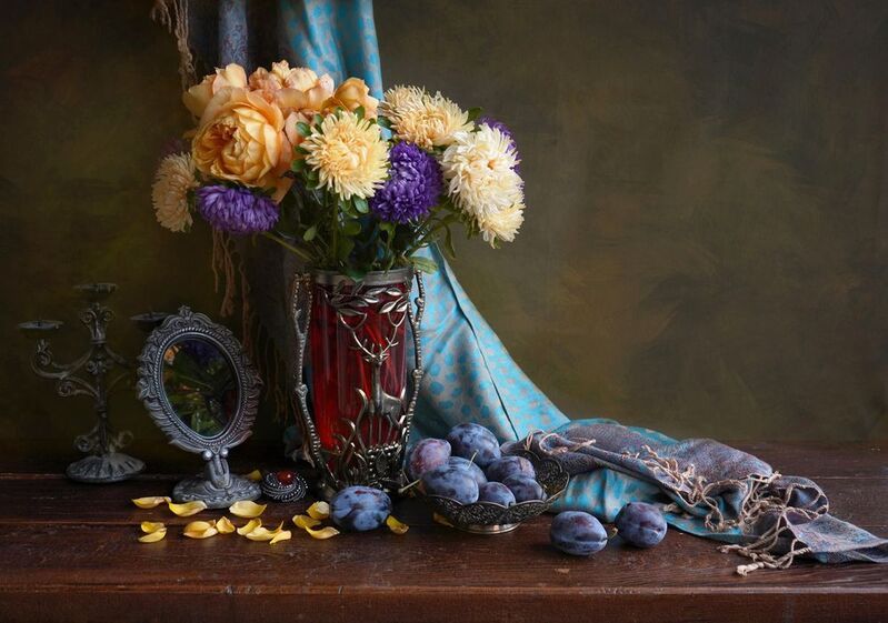 С чайной розой, астрами и сливой фото превью