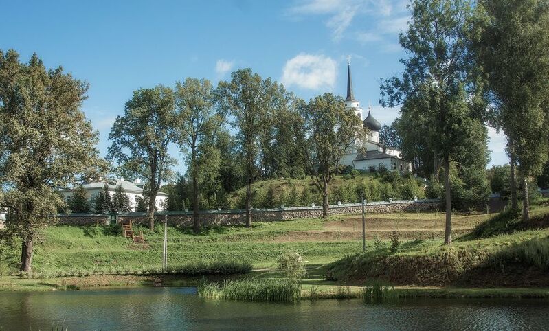 Святогорский монастырь. Пушкинские горы. Могила А.С. Пушкинаphoto preview