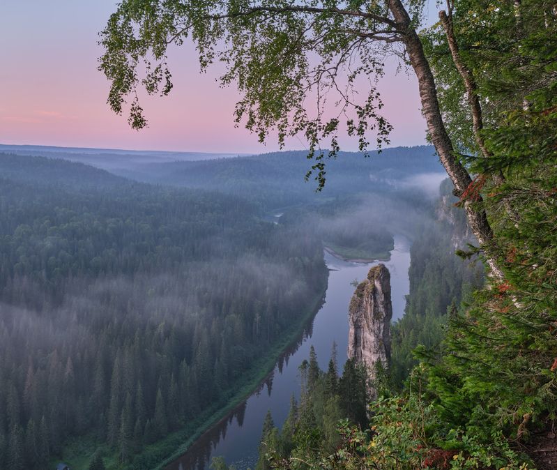 усьва,усьвинские столбы,пермский край,утро,рассвет,туман,река,пейзаж,лето,чёртов палец,скалы,горы Раннее утро на Усьве фото превью